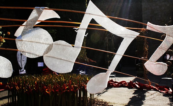 Flower Festival Girona (14) Musical notes at the Flower Festival