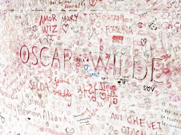 Oscar Wilde in Paris Oscar Wilde and graffiti - unusual Paris
