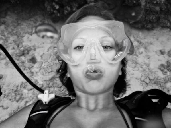 Get paid to travel the world - underwater (11)