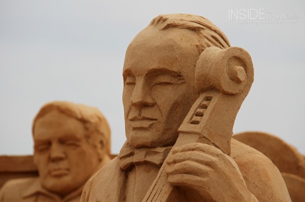 Sand sculptures in Barcelona - conductor
