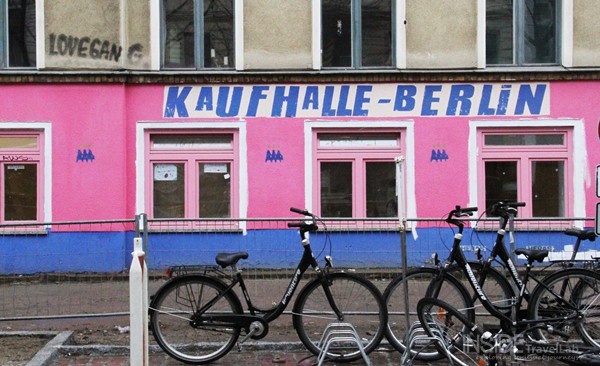 Germany - Berlin Kastanienallee - Bicycles and Pink Wall