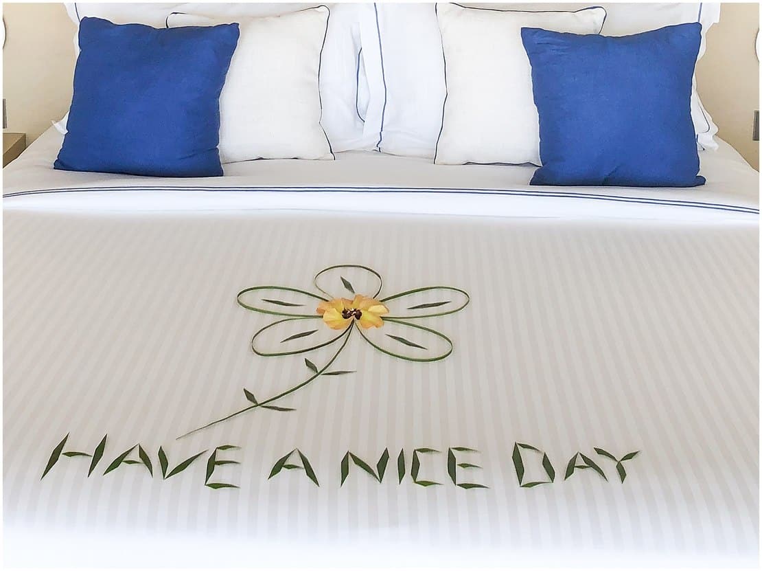 Have a nice day written on hotel bed