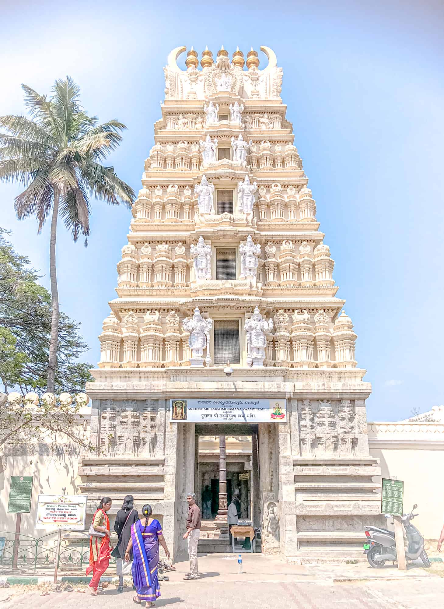 India - Karnataka - Mysore Palace- Temple