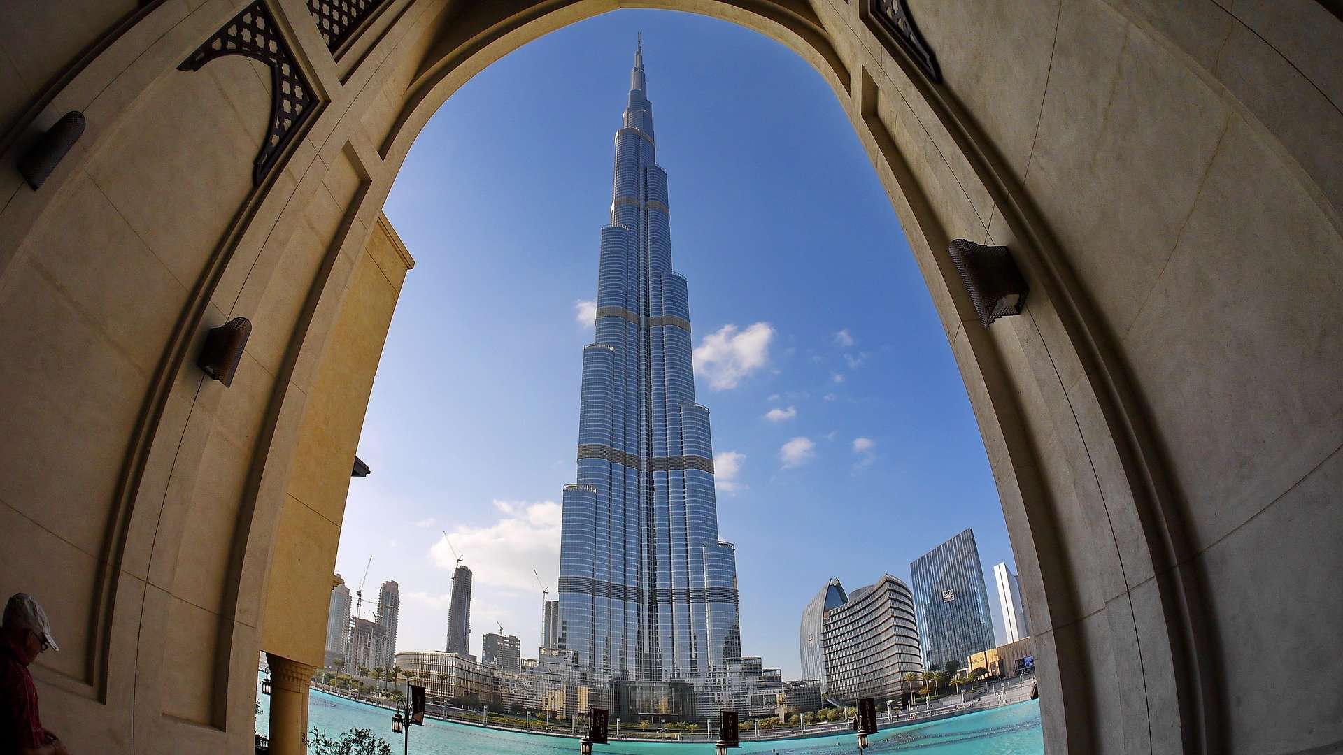 Interesting facts abotu Dubai - Burj Khalifa through doors