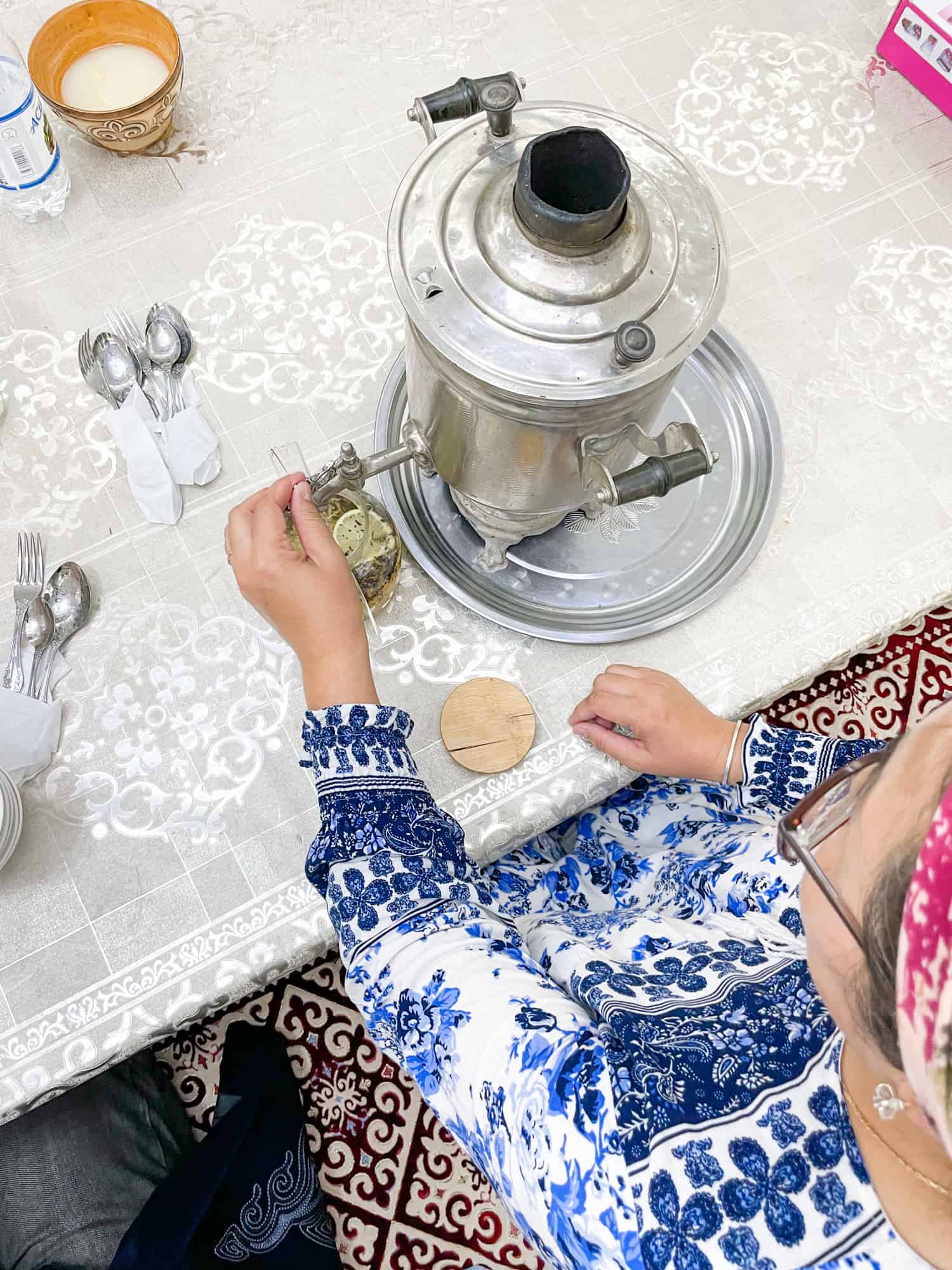 Kazakhstan drinks - pouring tea from a Russian sanobar