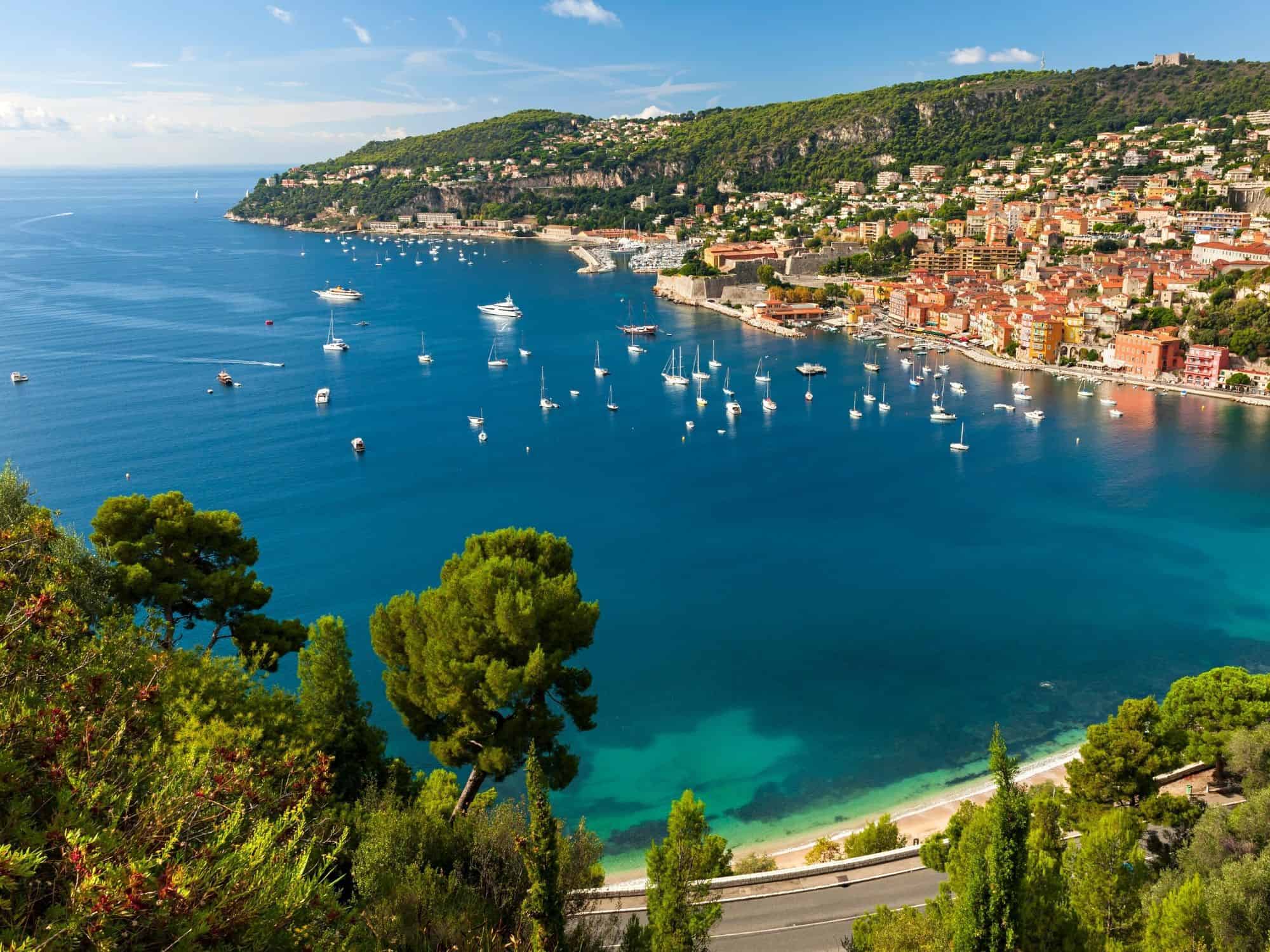 Best places to sail in France - French Riviera landscape view across the cliffs