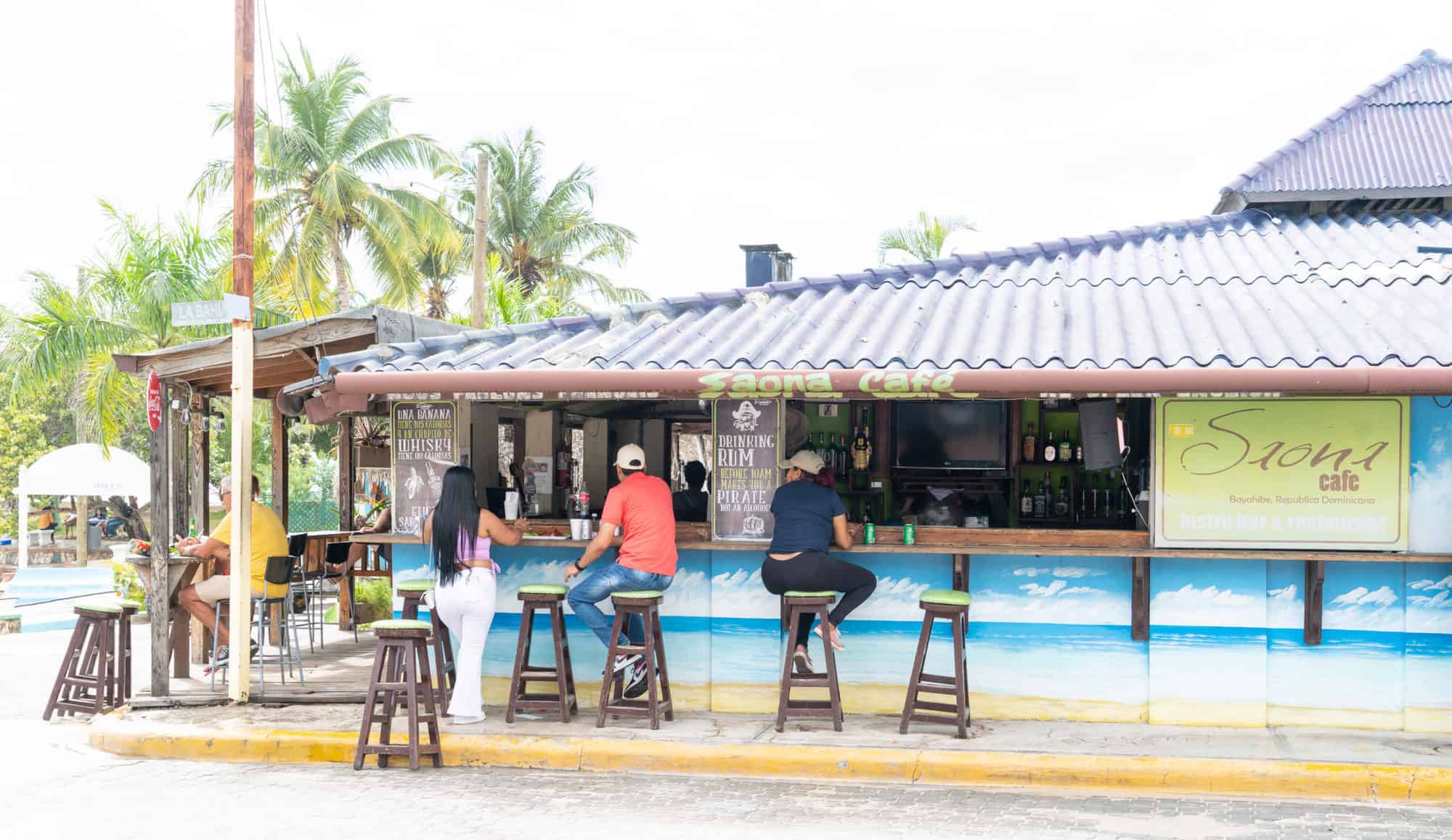 Caribbean - Dominican Republic - what to wear in the Dominican Republic - Casual wear at a bar in Bayahibe