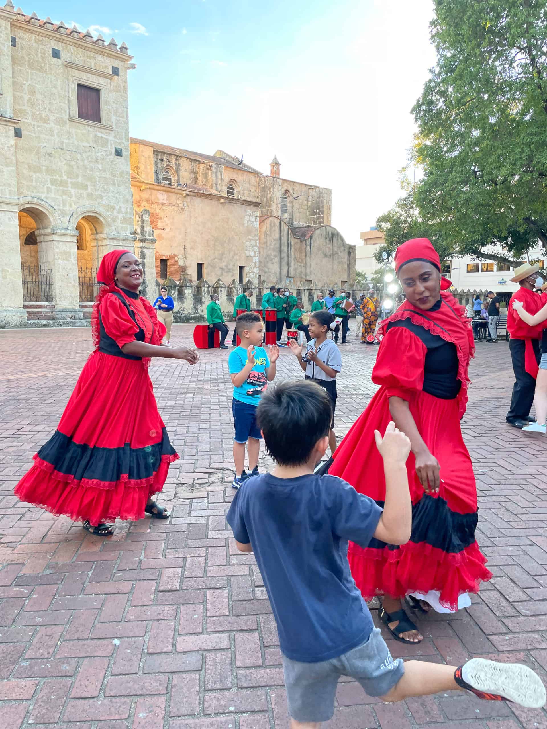 Caribbean - Dominican Republic - Santo Domingo - merengue dancers and kids in the street