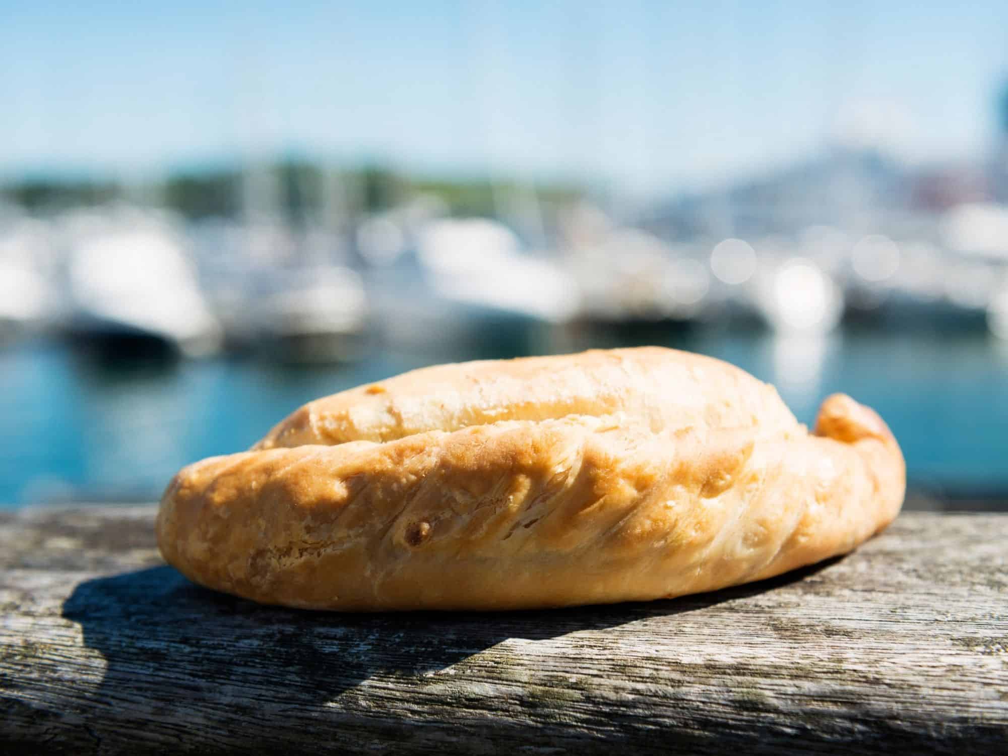 Interesting facts about Cornwall -Cornish pasty sea view