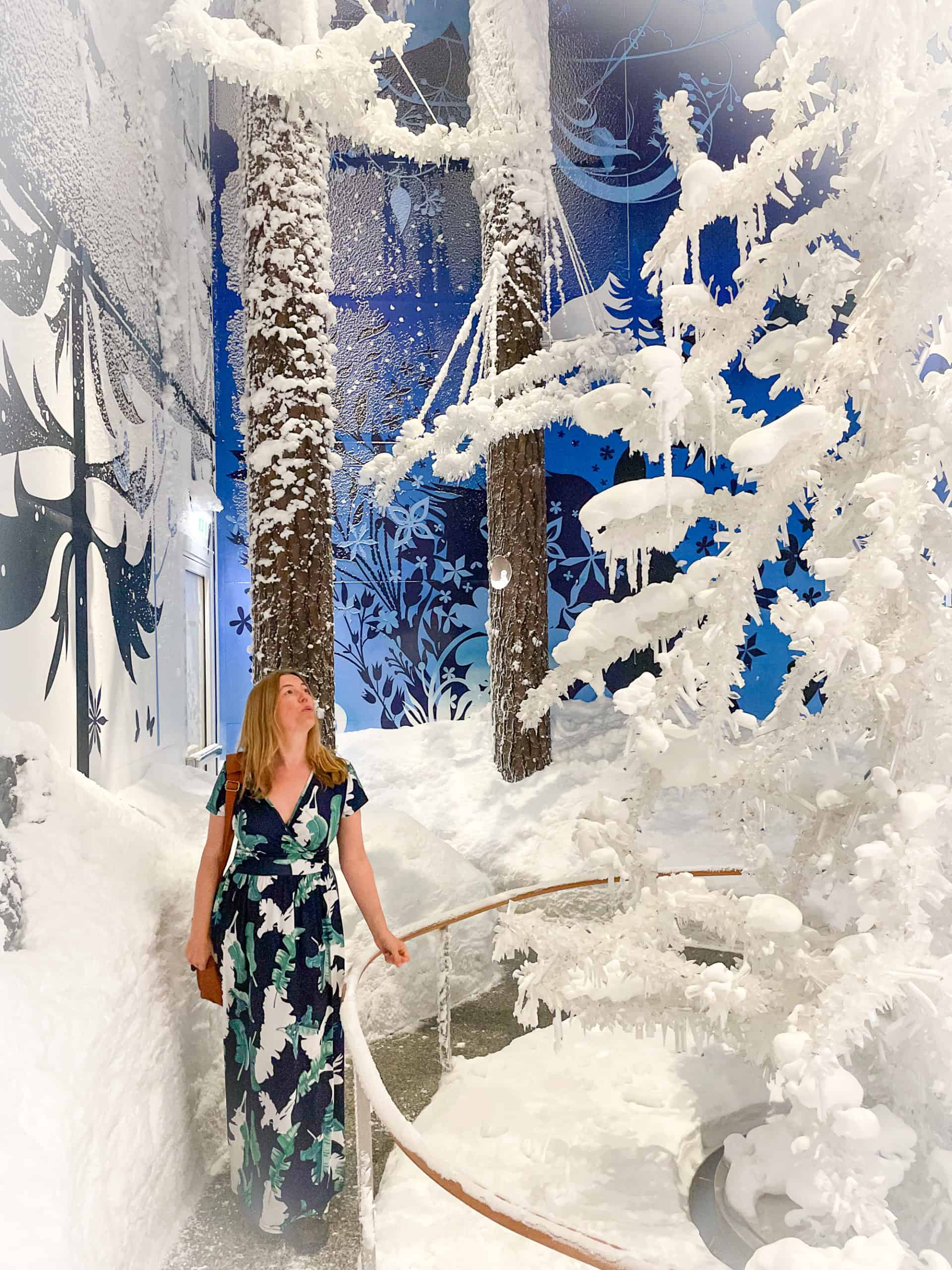 Austria - Innsbruck - Kristallwelten Abigail King in snow