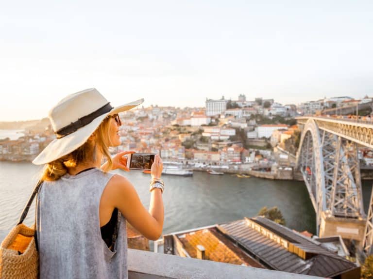 Using mobile phone in Porto - finding wifi while traveling in Europe
