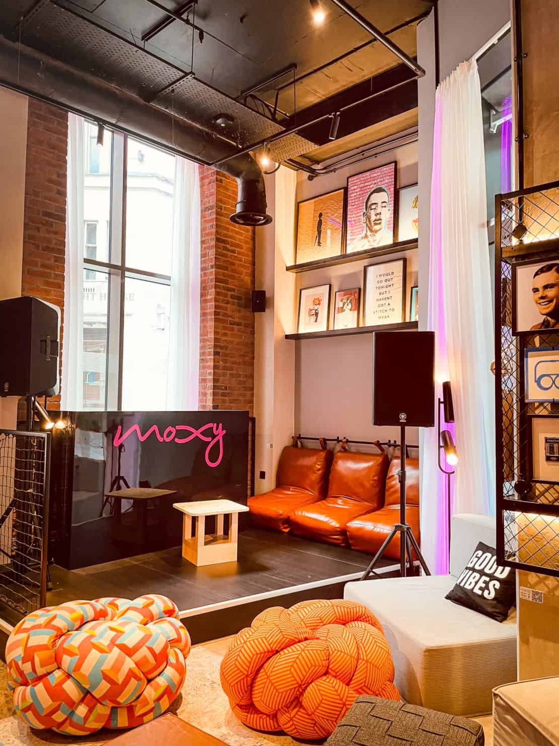 Manchester - Moxy hotel lounge