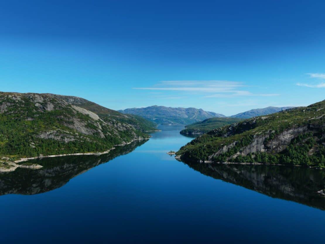 Clear blue waters between a Norwegian fjord