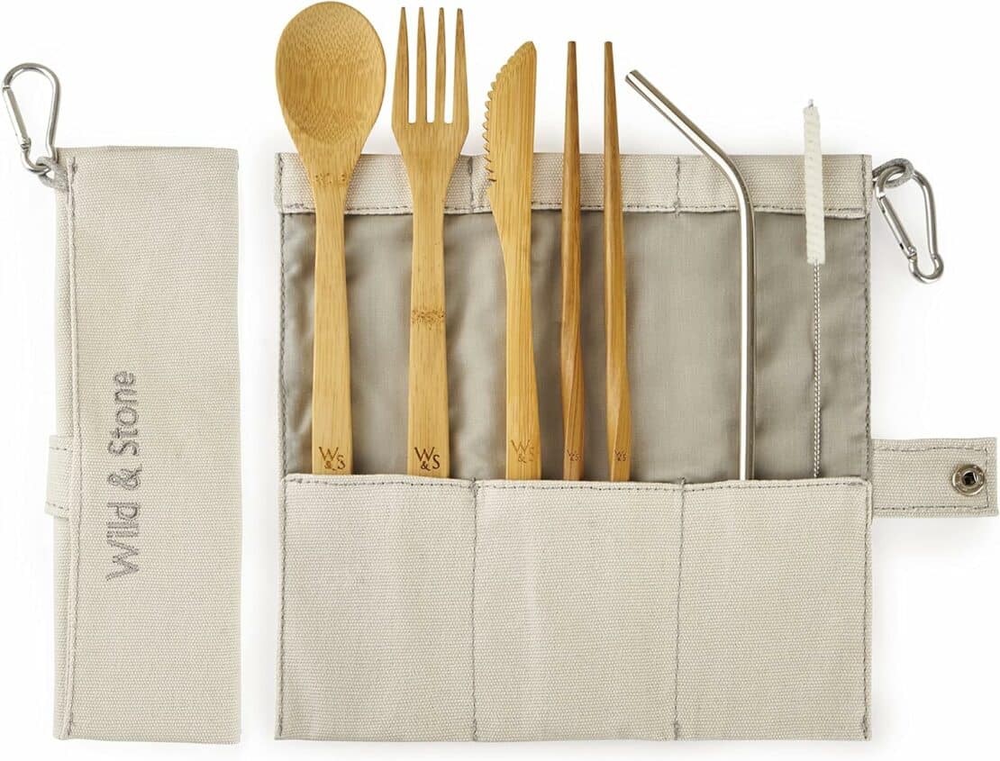 Foldable bamboo cutlery set for travelling