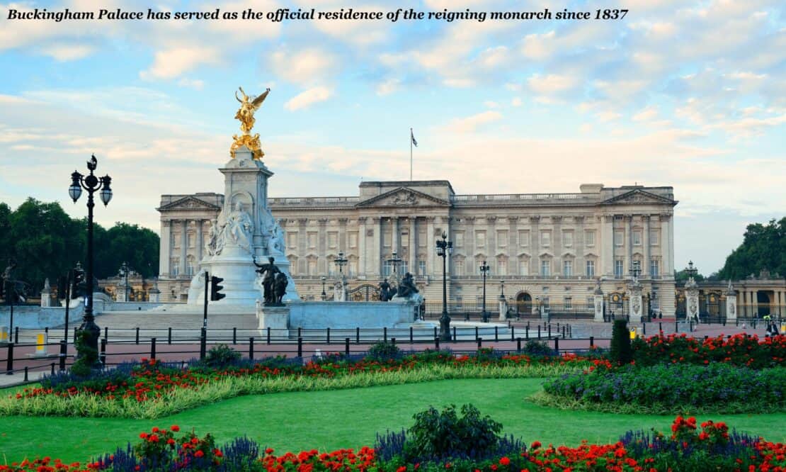Dusk at Buckingham Palace in London, England 