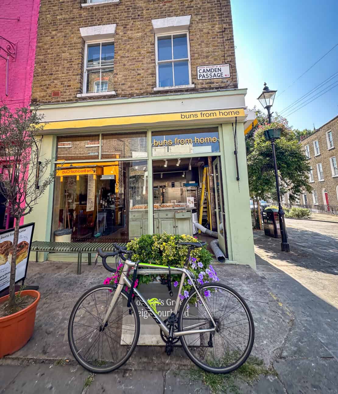 Bicycle outside Buns From Home in Islington, London